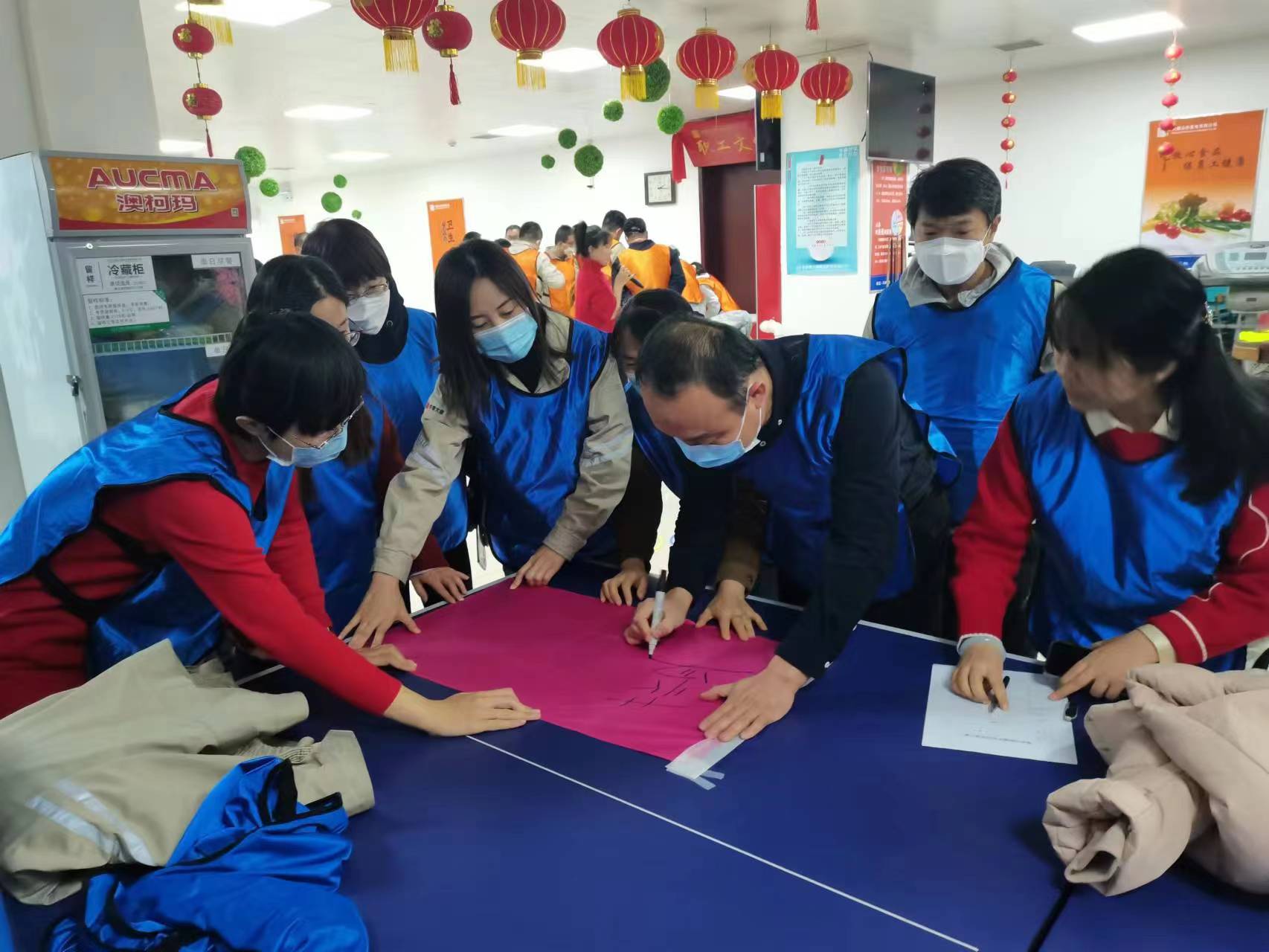 蓝队画旗.jpg