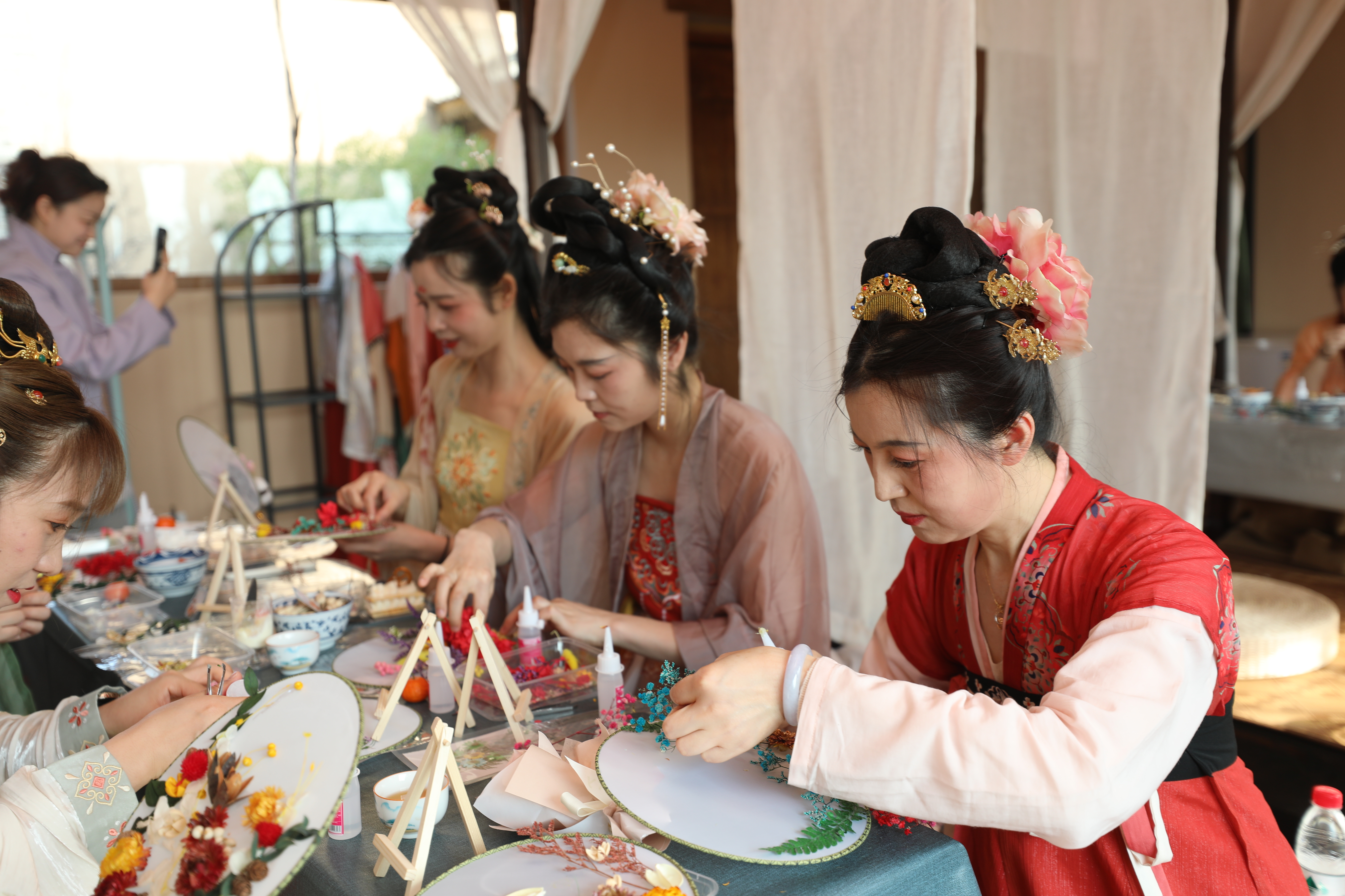 1678179867190005978.jpg 陕西公司:生活美学课堂尽展芳华 汪筱楠摄.jpg