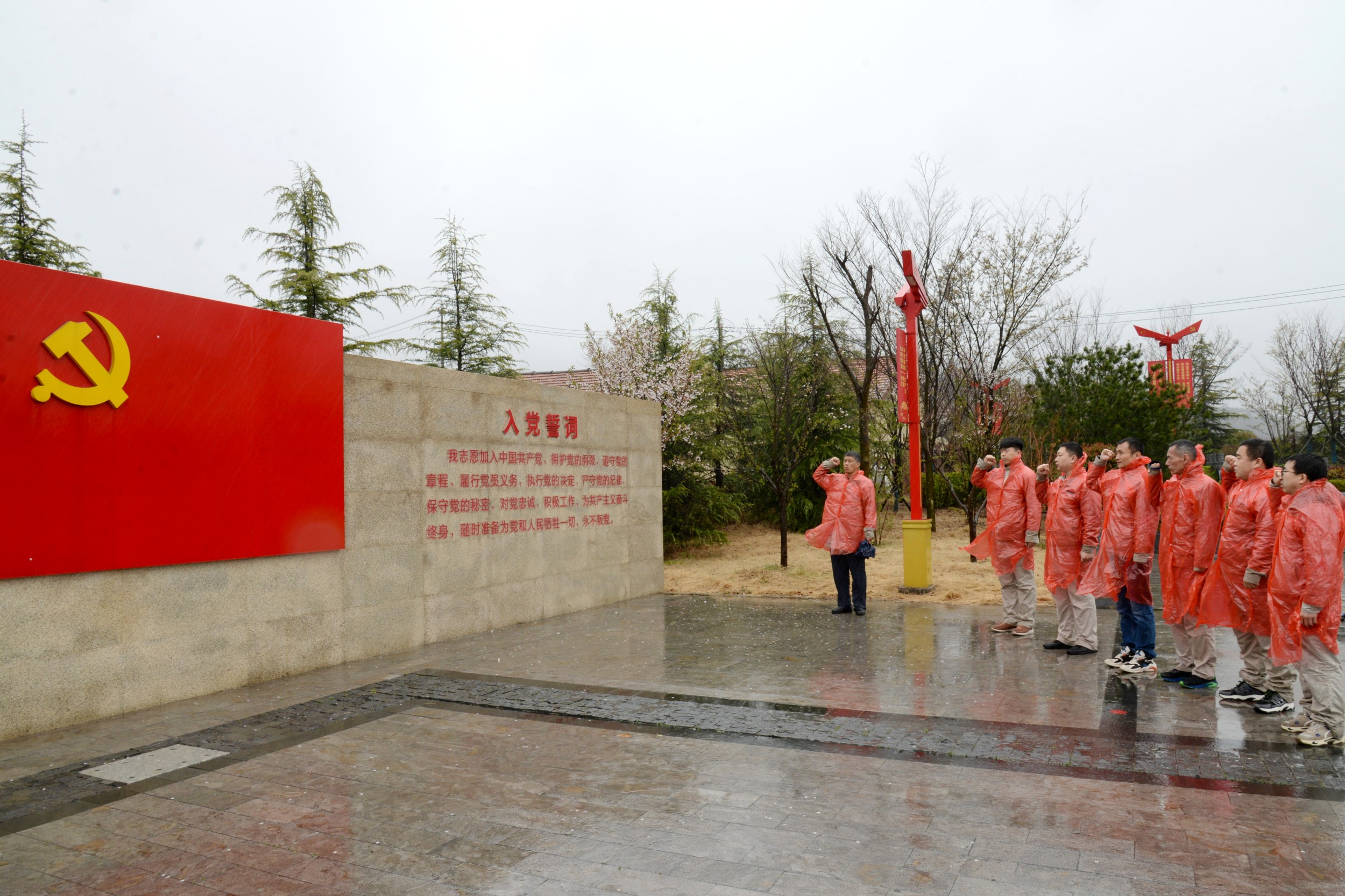 山东检修运营公司清明祭英烈 (7)_副本.jpg