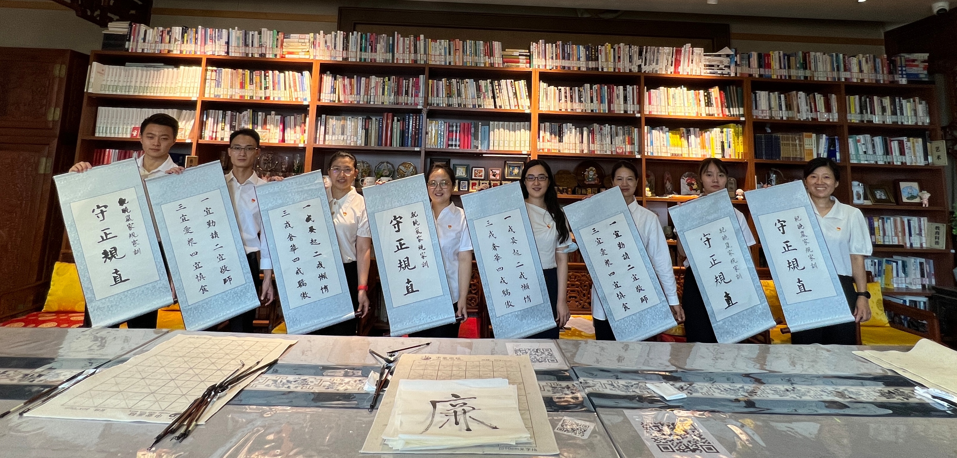 书画绘廉洁合影.jpg