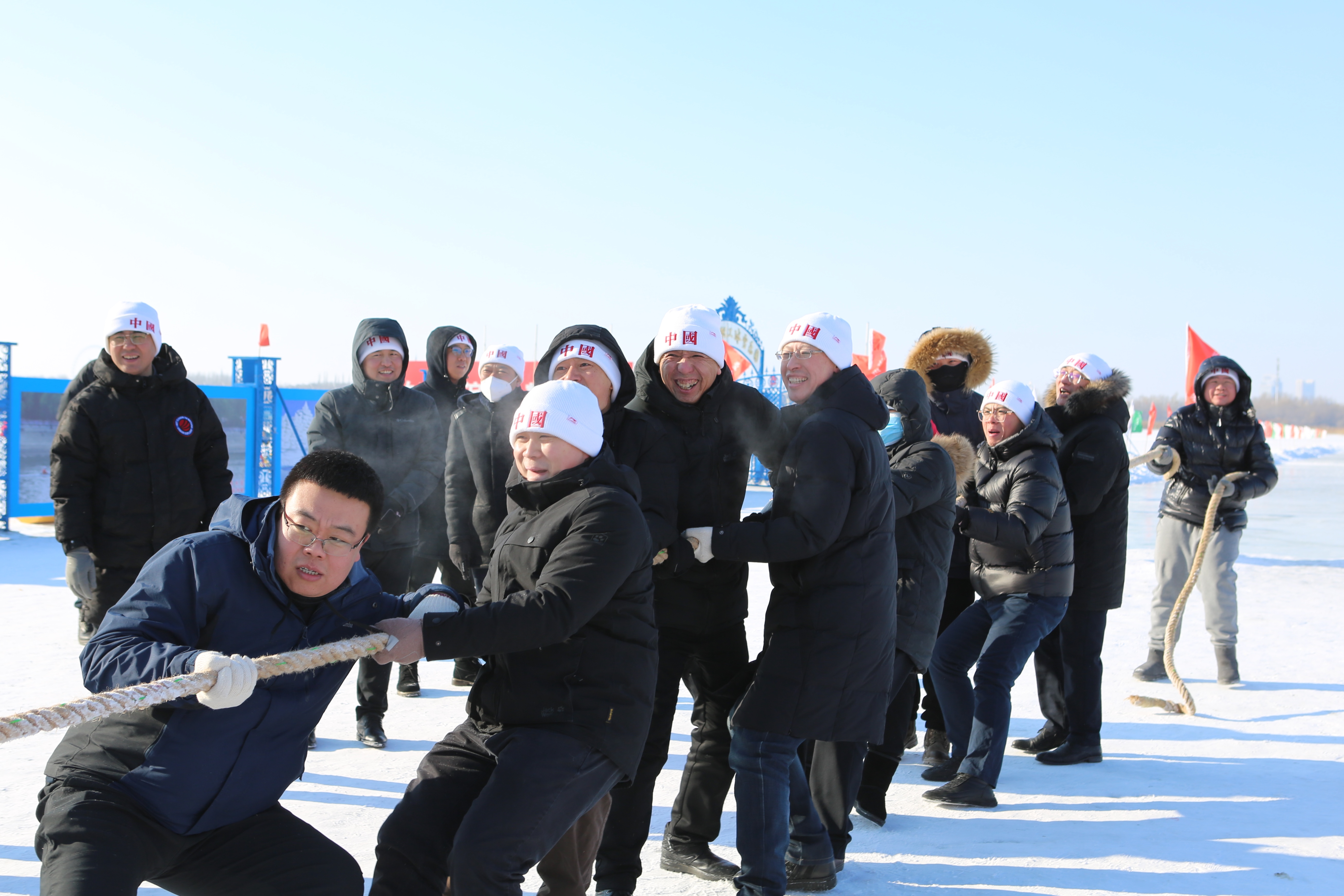 雪地拔河.jpg